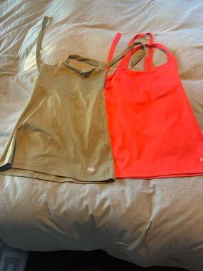 2 Mika Yoga Wear Linda tank tops